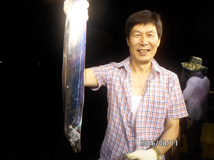 바다낚시 > 점주선장조황 > 월명에 전원 쿨러가득 대박조황이네요. 월명에 전원 쿨러가득 대박조황이네요